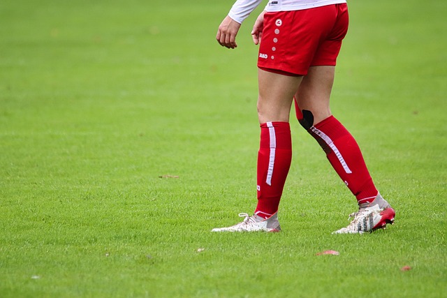 电讯报：纽卡有意引进小将斯密特，该球员非常乐意在一月加盟